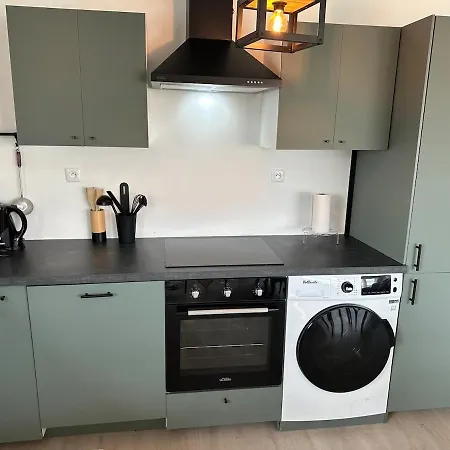 Le Royal Apartment, Port View